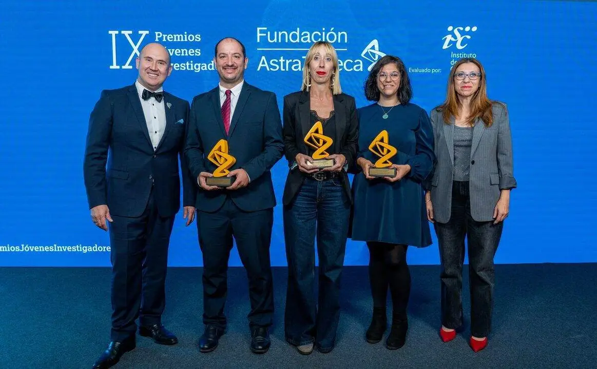 Un proyecto de investigación en diabetes tipo 2, liderado por  la doctora Merino (2D), recibe el  Premio Jóvenes Investigadores de la Fundación AstraZeneca.