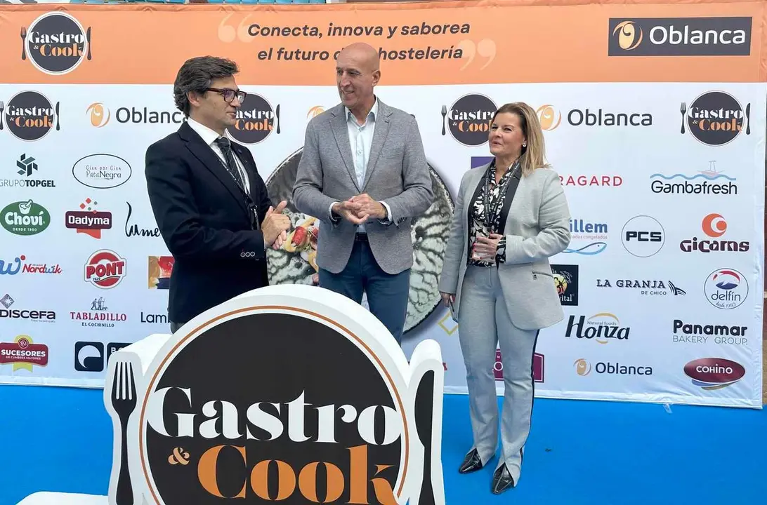El alcalde José Antonio Diez inaugura en el León Arena el evento organizado por Grupo Oblanca, que reúne a más de veinte proveedores y a cientos de profesionales del sector hostelero para descubrir tendencias, productos y nuevas oportunidades de negocio.