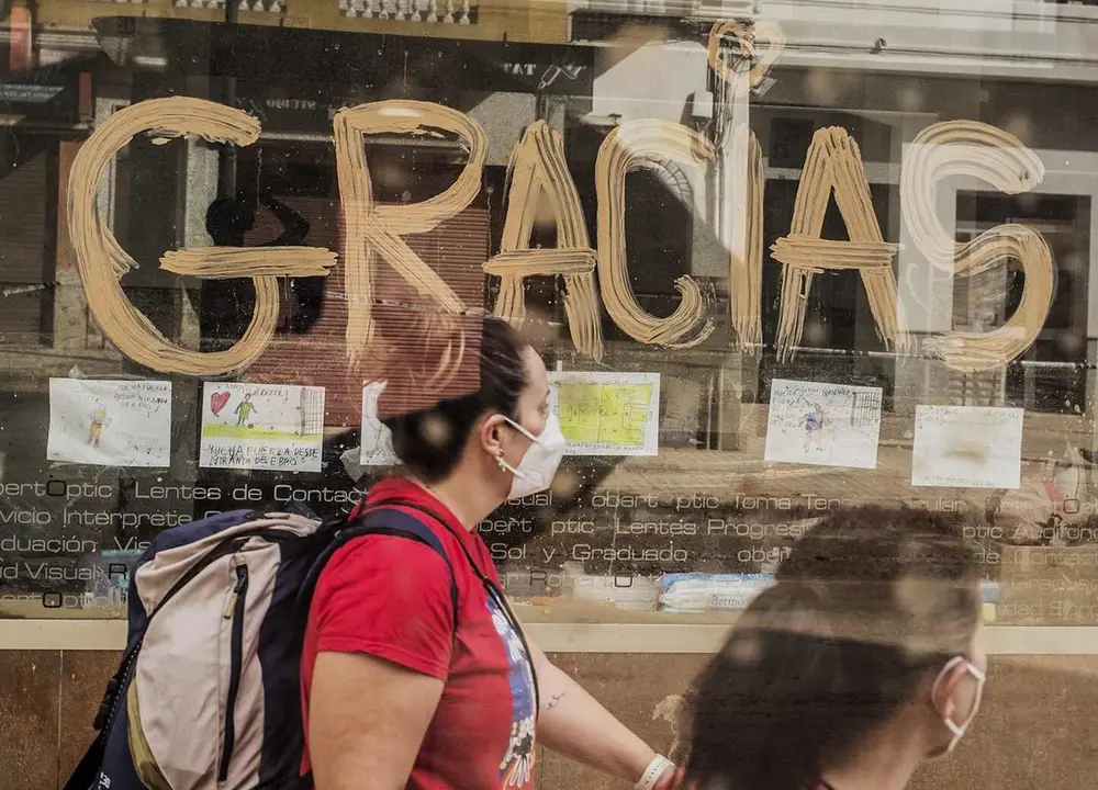 Un 'gracias' escrito con lodo, una de las grandes imágenes de la DANA.