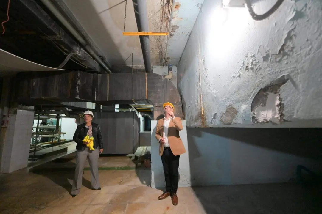 Morala, durante una visita este jueves para comprobar el estado de las instalaciones en el complejo Lydia Valentín. Foto: Cedida El Bierzo Digital - Quinito