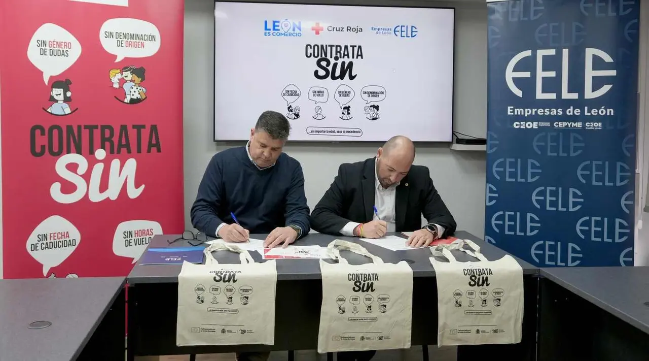 Un instante de la firma del convenio.