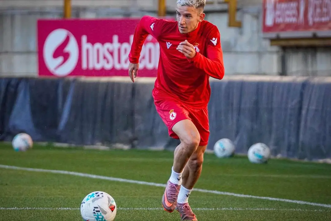 Luis Chacón, durante un entrenamiento de la Cultural y Deportiva Leonesa esta semana. Foto: CyD Leonesa