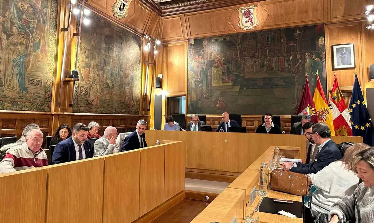 Un instante del pleno del Ayuntamiento de León celebrado este viernes en la Diputación Provincial.