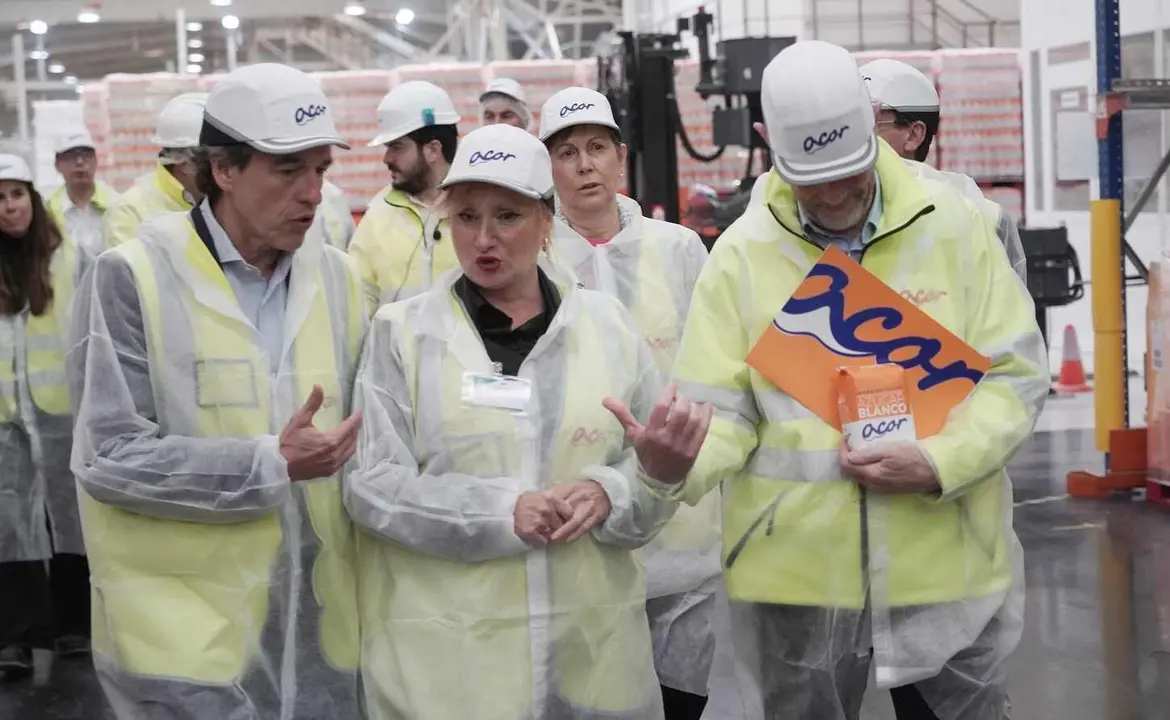La consejera de Industria, Comercio y Empleo de la Junta de Castilla y León, Leticia García Sánchez, visita las instalaciones de la planta azucarera de Acor en Olmedo.