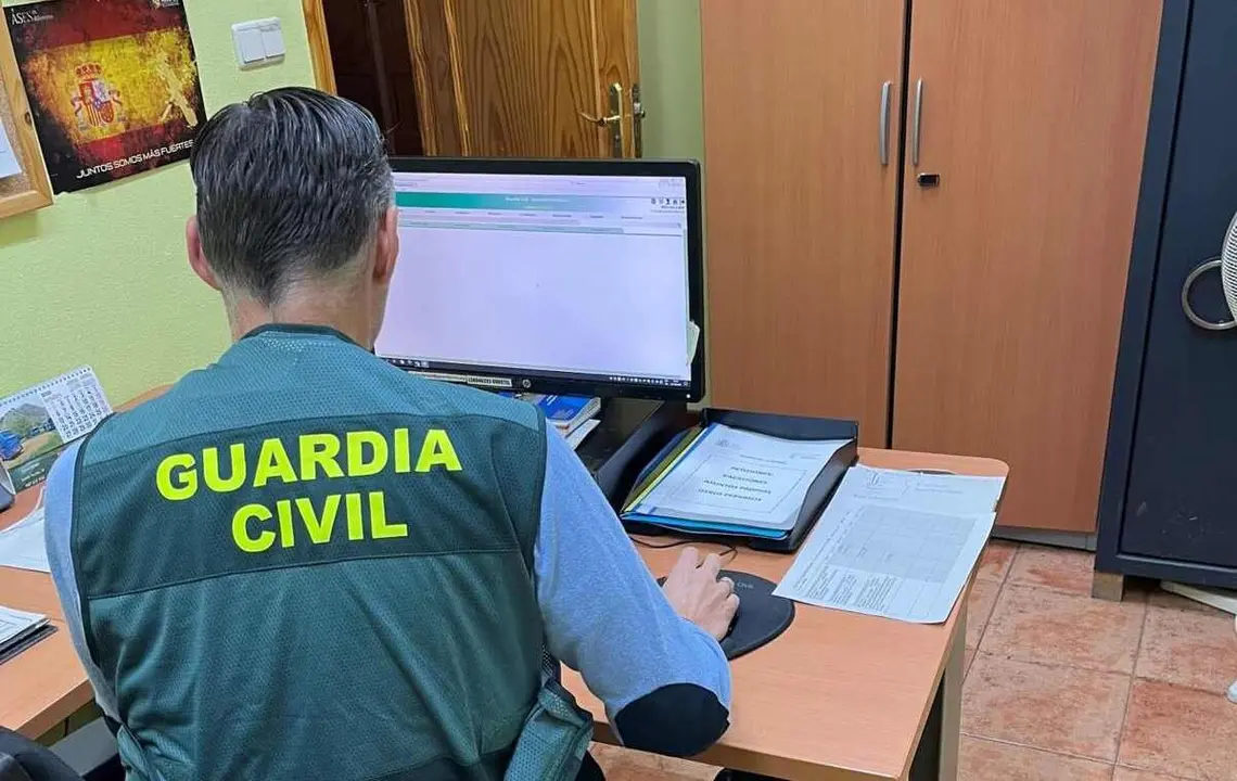 Efectivos de la Guardia Civil, durante una investigación.