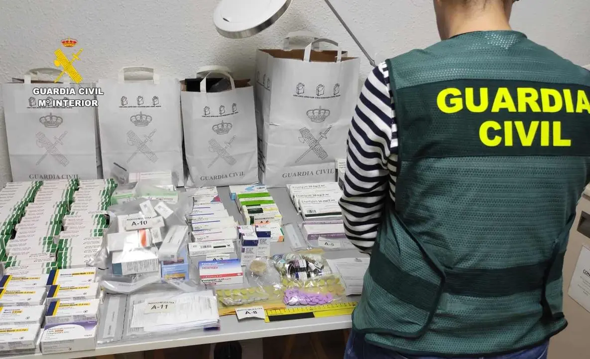 Efectivos de la Guardia Civil, durante el operativo.