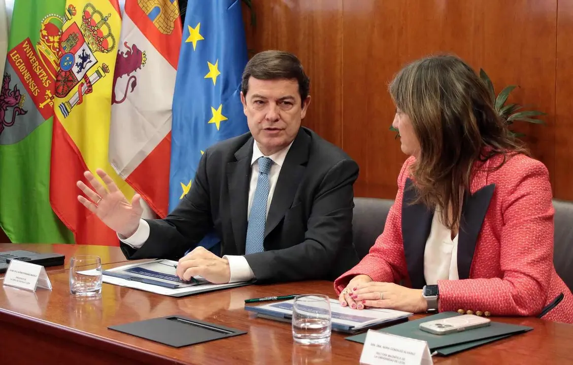 El presidente de la Junta de Castilla y León, Alfonso Fernández Mañueco, se reúne con la rectora de la Universidad de León, Nuria González Álvarez
