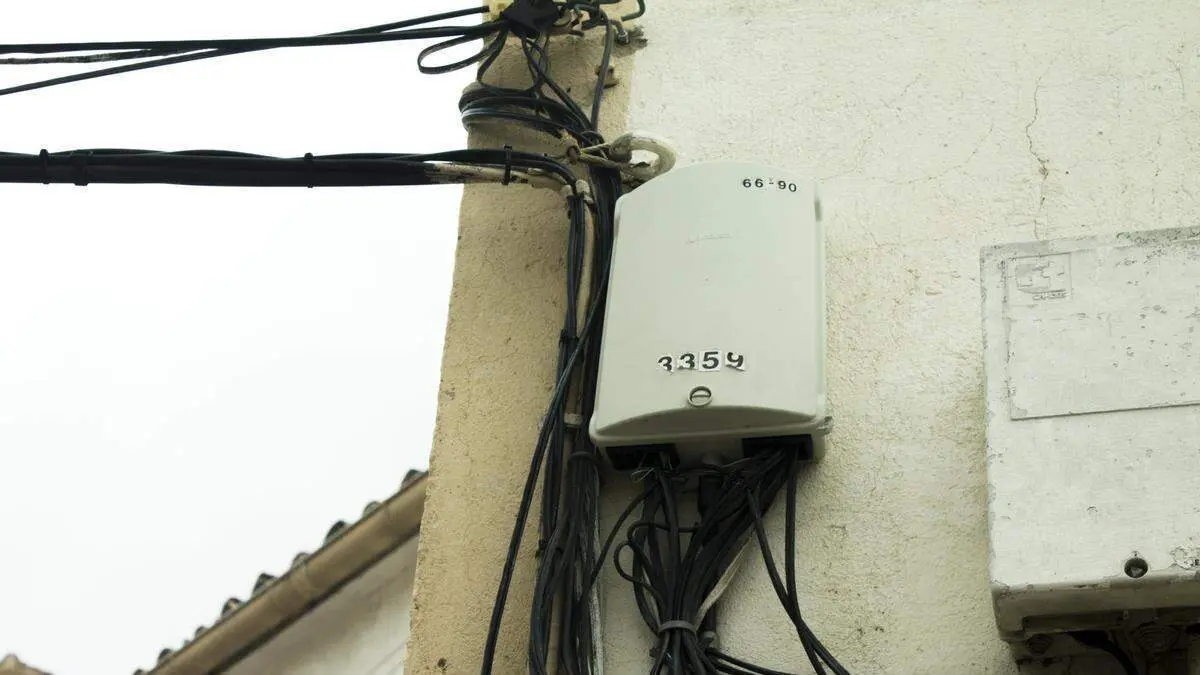 El apagón del cobre pone fin a las viejas conexiones de telefonía pero deja en 'indefensión' a algunos de sus usuarios.