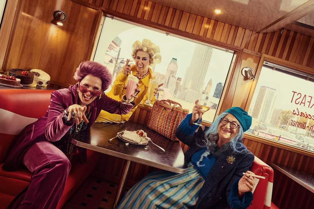 El Auditorio de León celebra el centenario de Carmen Martín Gaite con ‘Caperucita en Manhattan’.