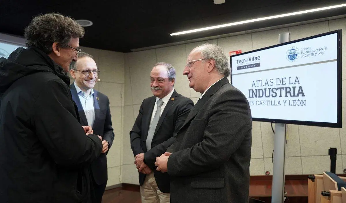 El presidente del CESCyL, Enrique Cabero; el director general de la Fundación TecnoVitae, Javier Escribano; y el presidente de la Fundación TecnoVitae, Rafael Álvarez, presentan el Atlas de la Industria en Castilla y León. Foto: R. Cacho