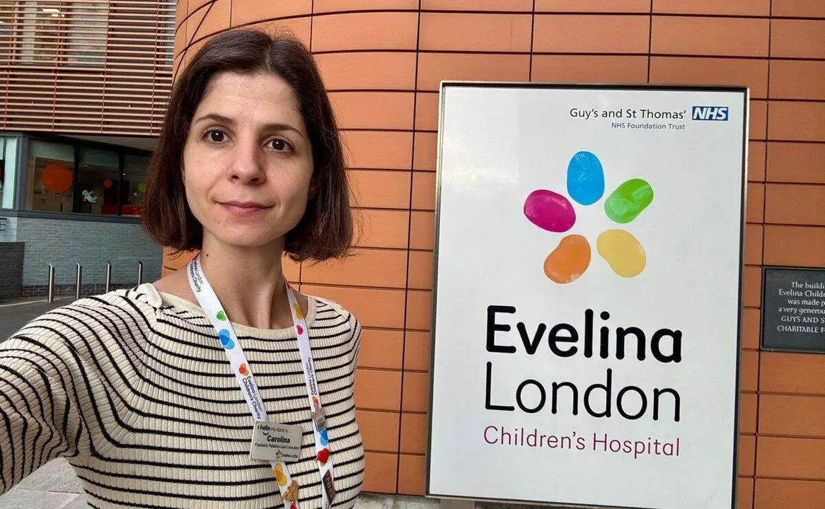 La leonesa Carolina Gonz&aacute;lez en el Hospital Infantil Evelina de Londres.