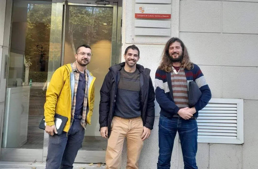 Miembros de la Plataforma en Defensa de Feve este jueves en la sede de Turismo de la Junta en Valladolid. Foto: Plataforma en Defensa de Feve