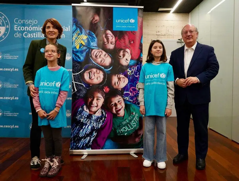 El Consejo Económico y Social de Castilla y León y Unicef Comité Castilla y León organizan un Encuentro Autonómico de Participación de la Infancia y Adolescencia de la comunidad autónoma, con el fin de promover la participación infantil y conmemorar el Mes de la Infancia. Participan, el presidente del CES de Castilla y León, Enrique Cavero, y la coordinadora de Unicef Comité Castilla y León, Rocío Gutiérrez Ruiz. Foto: Ical