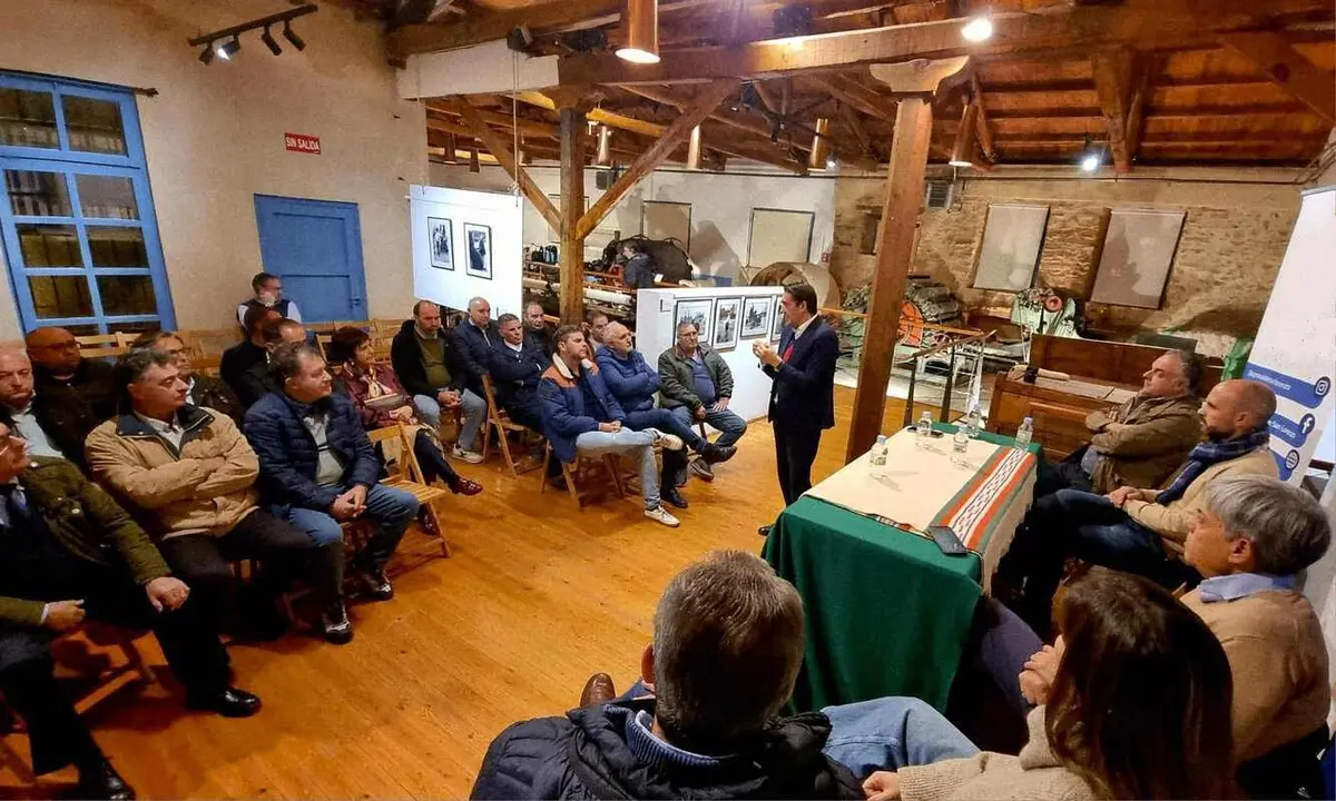 Reunión pte con alcaldes y portavoces zona Astorga1
