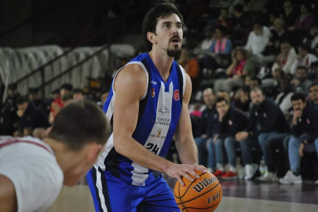 Riley Hayes en un tiro libre. Foto: @@baloncestoSDP