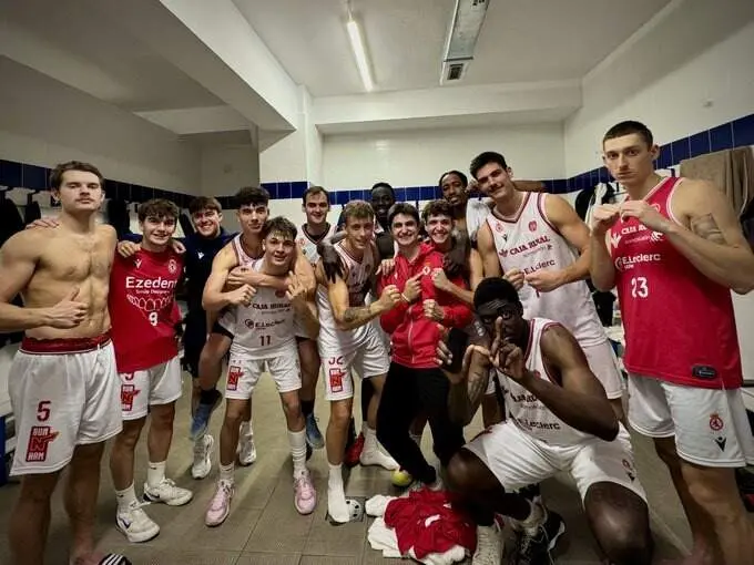 La Cultural celebró la remontada y la victoria en el derbi provincial. Foto: CyDL