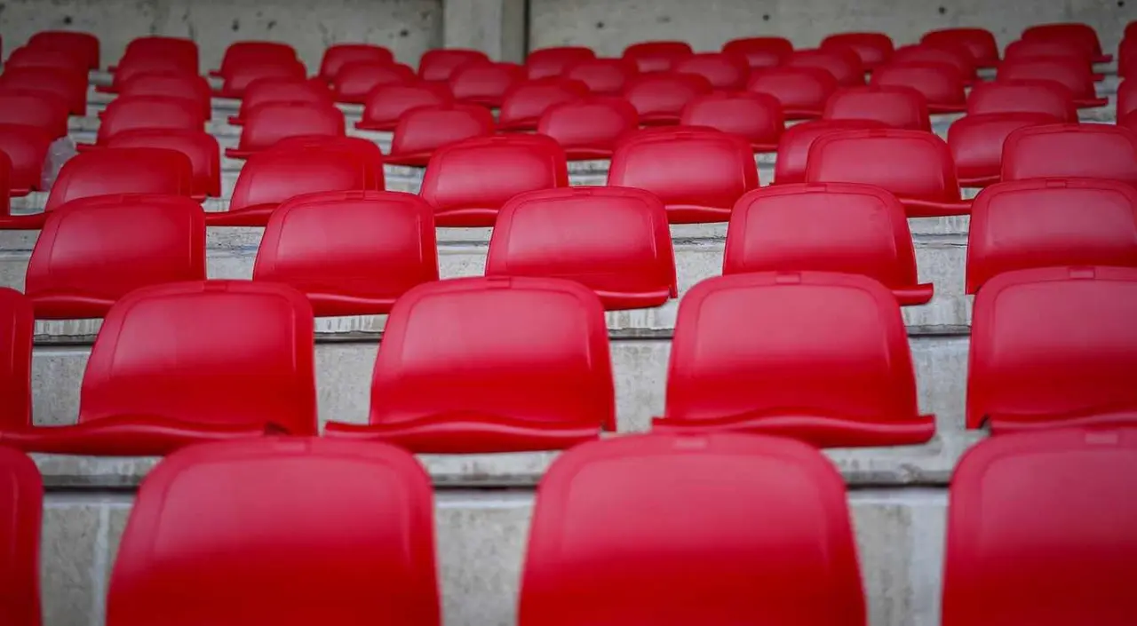 Los primeros asientos del Reino de León reconvertidos al rojo. Fotos: CyDLeonesa