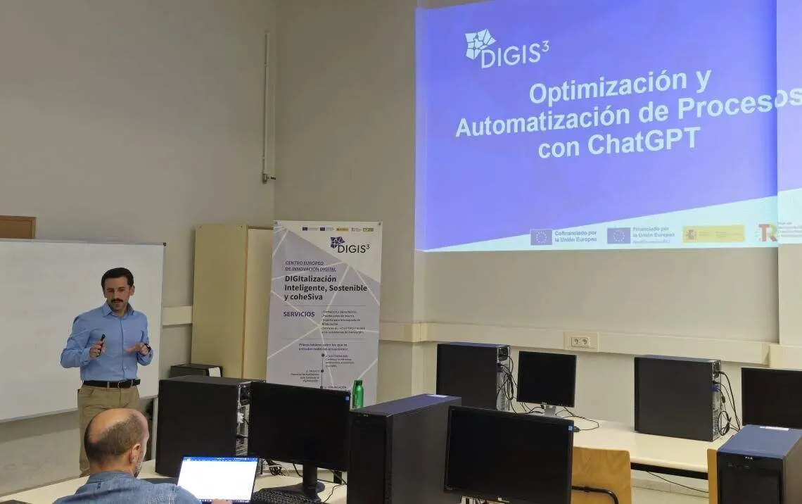 La Universidad de León impulsa la formación en análisis de datos, IA y ciberseguridad aplicada al tejido empresarial.