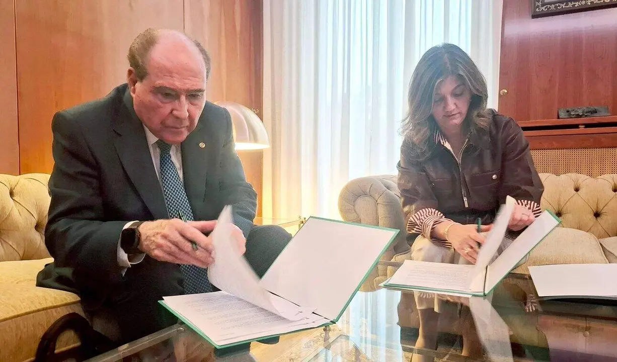 ULE y Afundación establecen un marco de colaboración en cultura, educación y acción social que se inicia con la exposición ‘Goya- Hellboy’