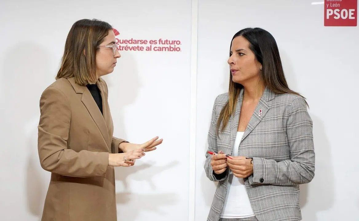 La vicesecretaria general del PSOE de Castilla y León, Nuria Rubio, comparece con la presidenta del Consejo de la Juventud de Castilla y León, Sandra Ámez, en el marco de las reuniones para elaborar el programa de gobierno de los socialistas.