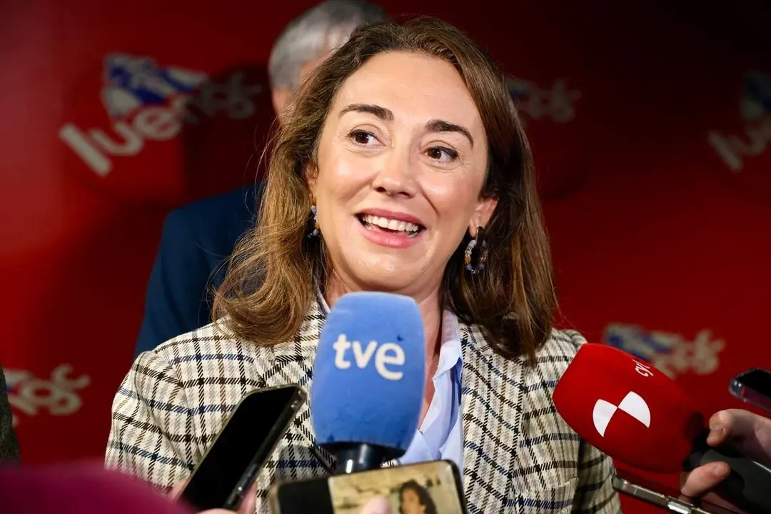 La consejera de Agricultura, Ganadería y Desarrollo Rural, María González Corral, visita las instalaciones de Legumbres Luengo.
