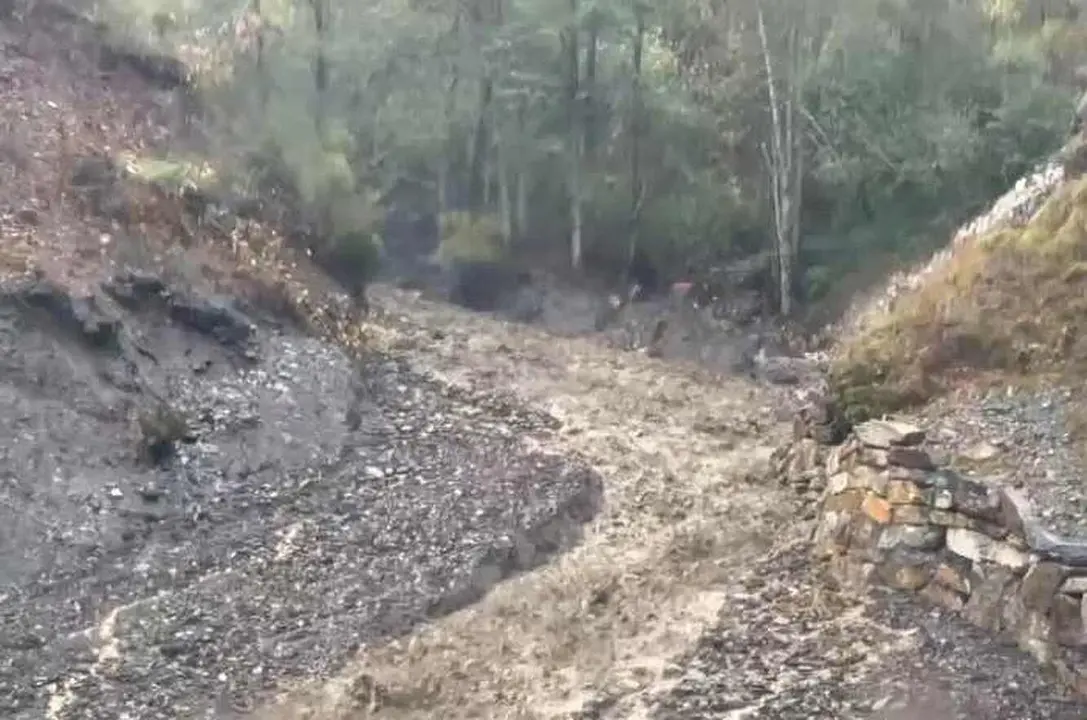 Imagen del estado en el que bajan las aguas por el efecto de la lluvia sobre las zonas quemadas.
