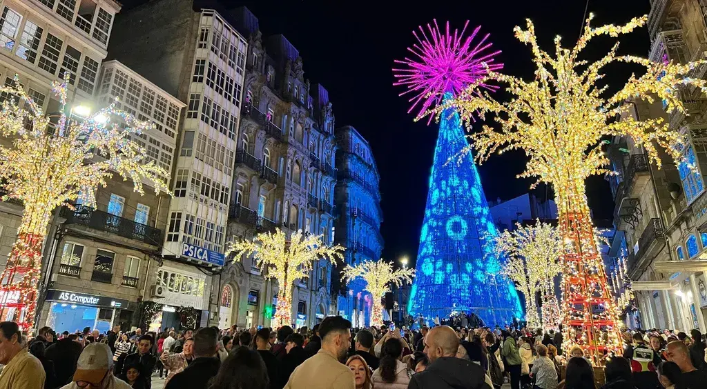 Vigo deslumbra desde este sábado a toda España con sus luces.