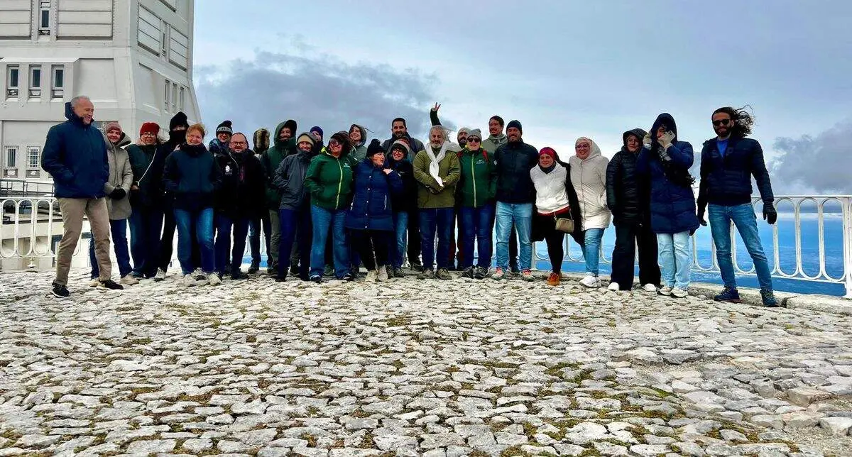 Equipo del proyecto RES-MAB en la cima del Mont-Ventoux (Francia). Foto: RB Alto Bernesga