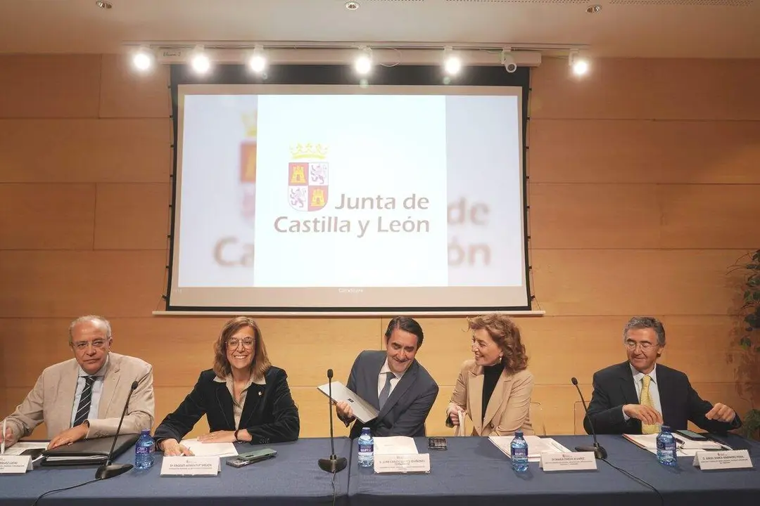 El consejero de Medio Ambiente, Vivienda y Ordenación del Territorio, Juan Carlos Suárez-Quiñones, preside el Consejo de Dinamización Demográfica.