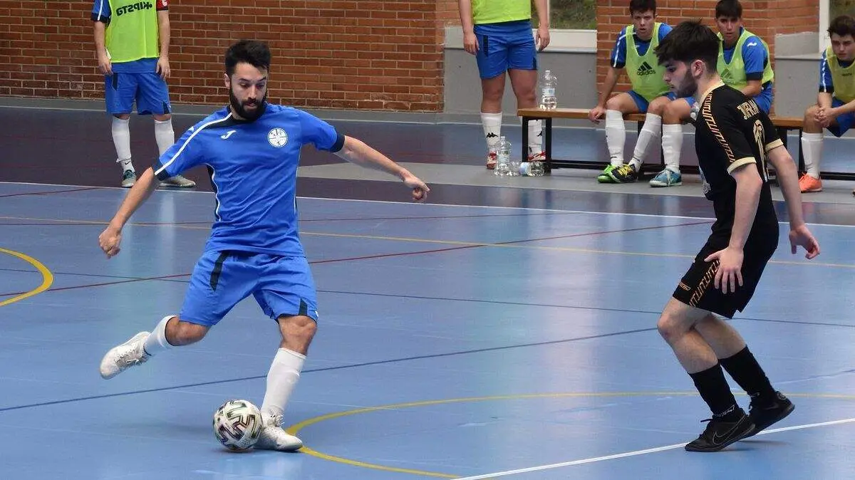 El leon&eacute;s Alberto Aguilera, en un partido de f&uacute;tbol sala.