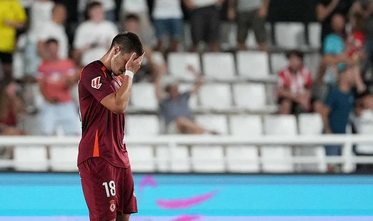 Paraschiv, sin minutos y sin continuidad, mira al mercado de invierno para buscar un conjunto donde ganar protagismo.