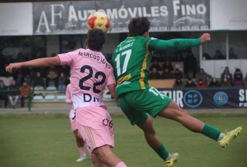 Un lance del partido de este sábado entre el Atlético Astorga y el Vetusta asturiano. Foto: Cantera1926