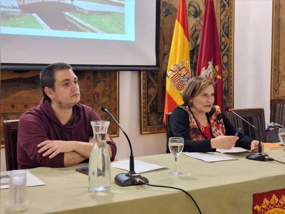 El acto fue presentado, en nombre de la Casa de León, por Margarita Álvarez, miembro de la Junta Directiva. Foto: Casa de León en Madrid.