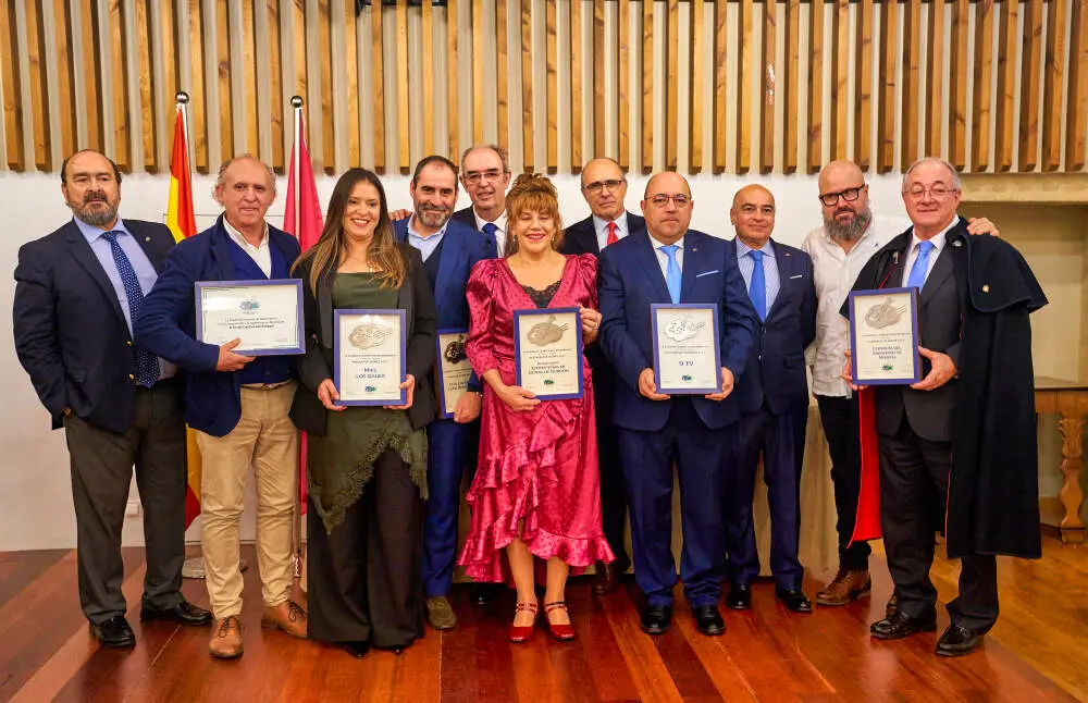 Foto de familia de los premiados en los XV Premios de la Academia Leonesa de Gastronomía.