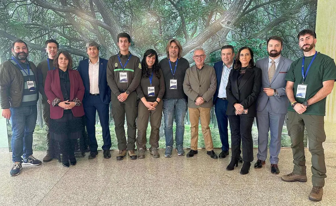 Agentes medioambientales junto a representantes de UPL y Soria YA!.