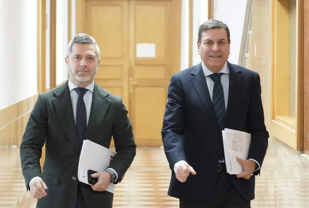 El consejero de Economía y Hacienda y portavoz, Carlos Fernández Carriedo, comparece en rueda de prensa posterior al Consejo de Gobierno.