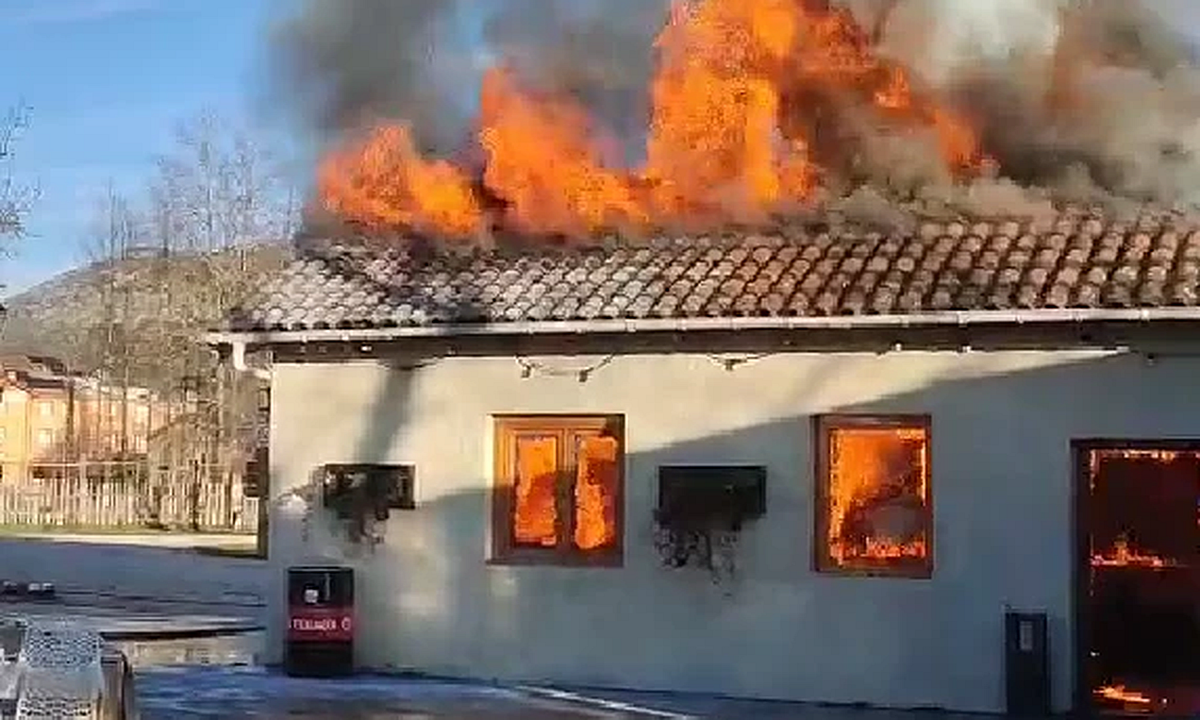 Imagen del incendio en una de las zonas del camping.