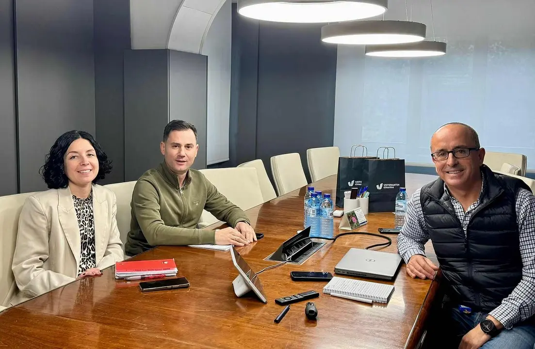 Javier Alfonso Cendón y Laura Fernández subrayan que la autovía y las inversiones del Gobierno crean un escenario “favorable” para la competitividad del Bierzo.