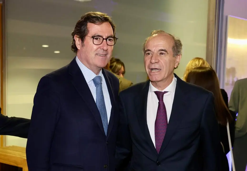 La Federación Leonesa de Empresarios celebra el 33 Día de la Empresa con un acto al que asiste el presidente de la Confederación Española de Organizaciones Empresariales, Antonio Garamendi, y en que se entregarán el galardón al Empresario del Año 2025 y otras distinciones