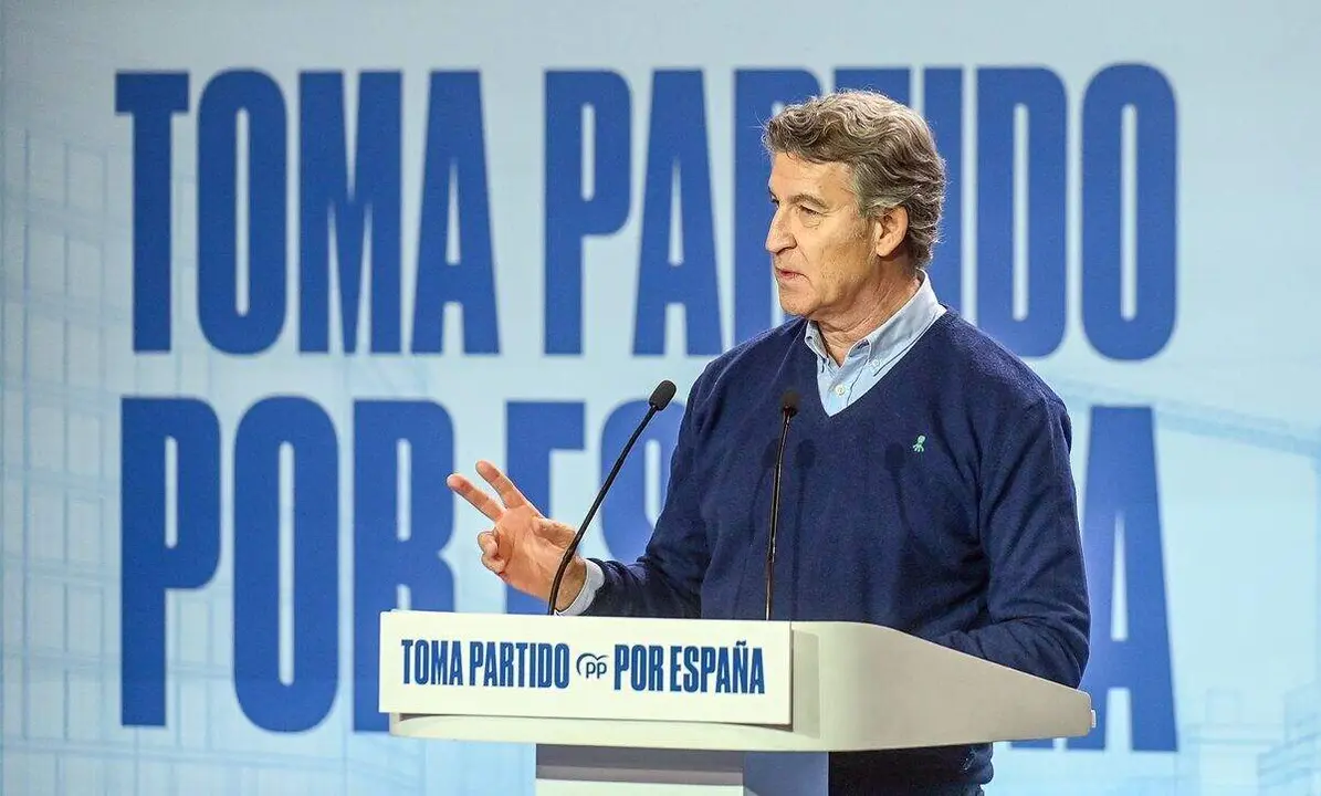 El presidente del Partido Popular, Alberto Núñez Feijóo, interviene junto al presidente de la Junta de Castilla y León y del PP de Castilla y León, Alfonso Fernández Mañueco, en el II Foro Grandes Ciudades