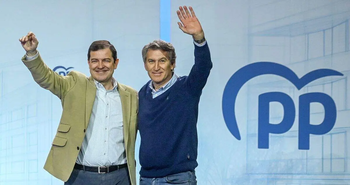 El presidente del Partido Popular, Alberto Núñez Feijóo, interviene junto al presidente de la Junta de Castilla y León y del PP de Castilla y León, Alfonso Fernández Mañueco, en el II Foro Grandes Ciudades