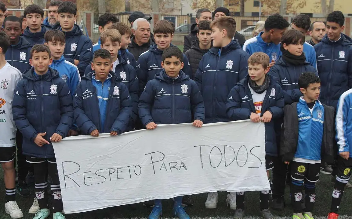 Jugadores de base del León CF durante la concentración de este sábado.