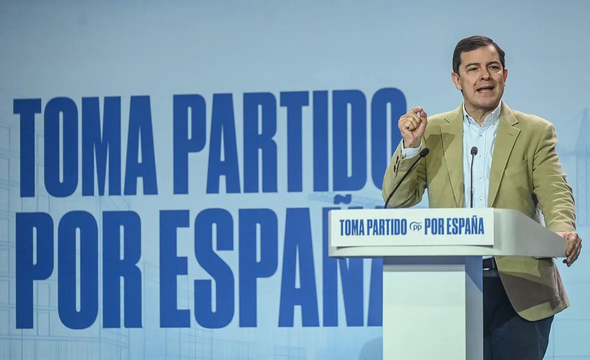 El presidente del Partido Popular, Alberto Núñez Feijóo, interviene junto al presidente de la Junta de Castilla y León y del PP de Castilla y León, Alfonso Fernández Mañueco, en el II Foro Grandes Ciudades