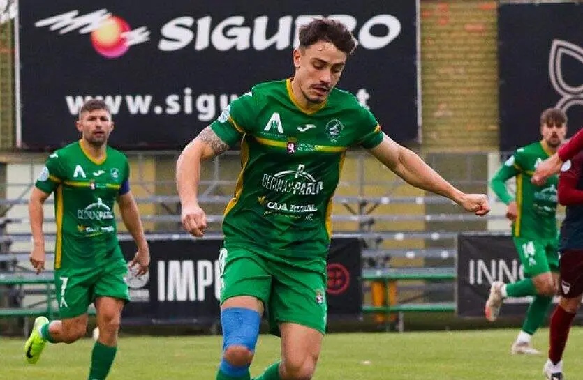 Albertín en una jugada del partido.