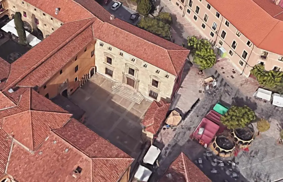 Palacio Quirós, ubicado en el interior de la Colegiata de San Isidoro.