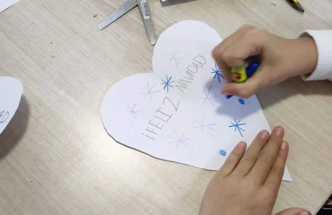 Una actividad navideña en la Biblioteca de Santa María del Páramo el año pasado.