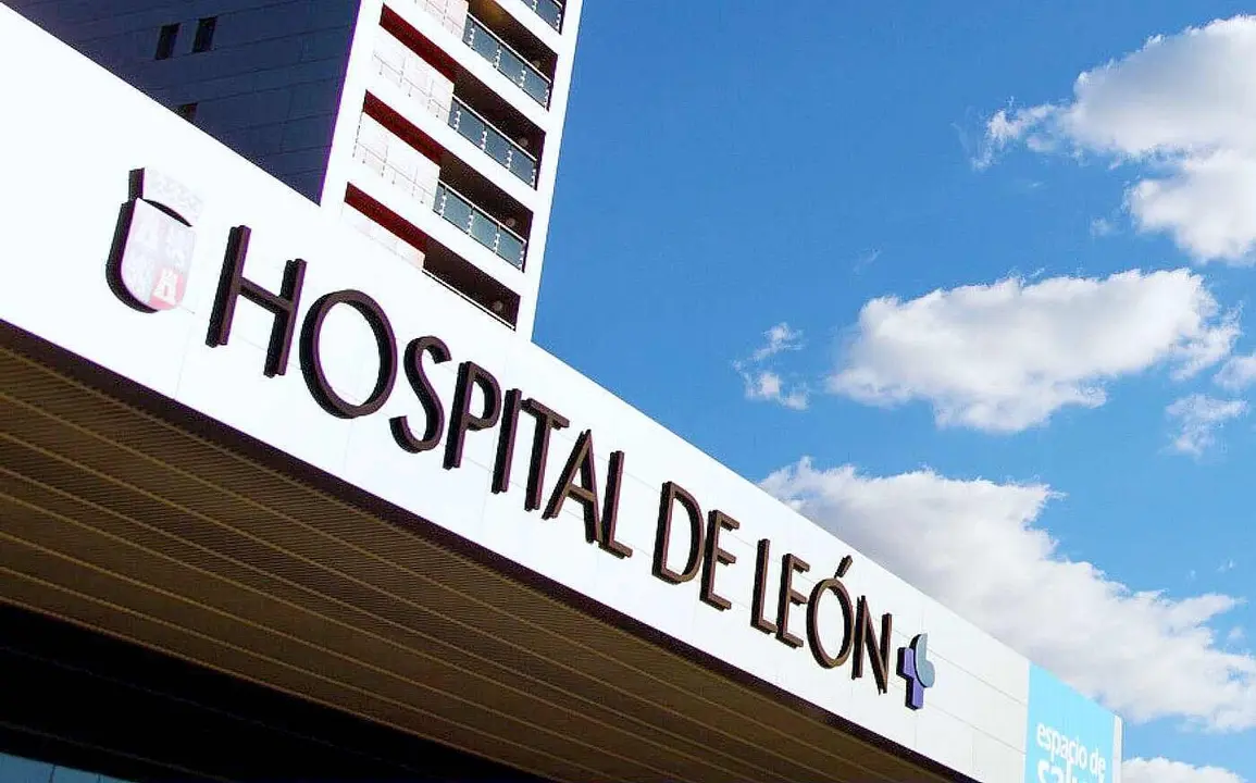 Imagen de la fachada principal del Hospital de León.