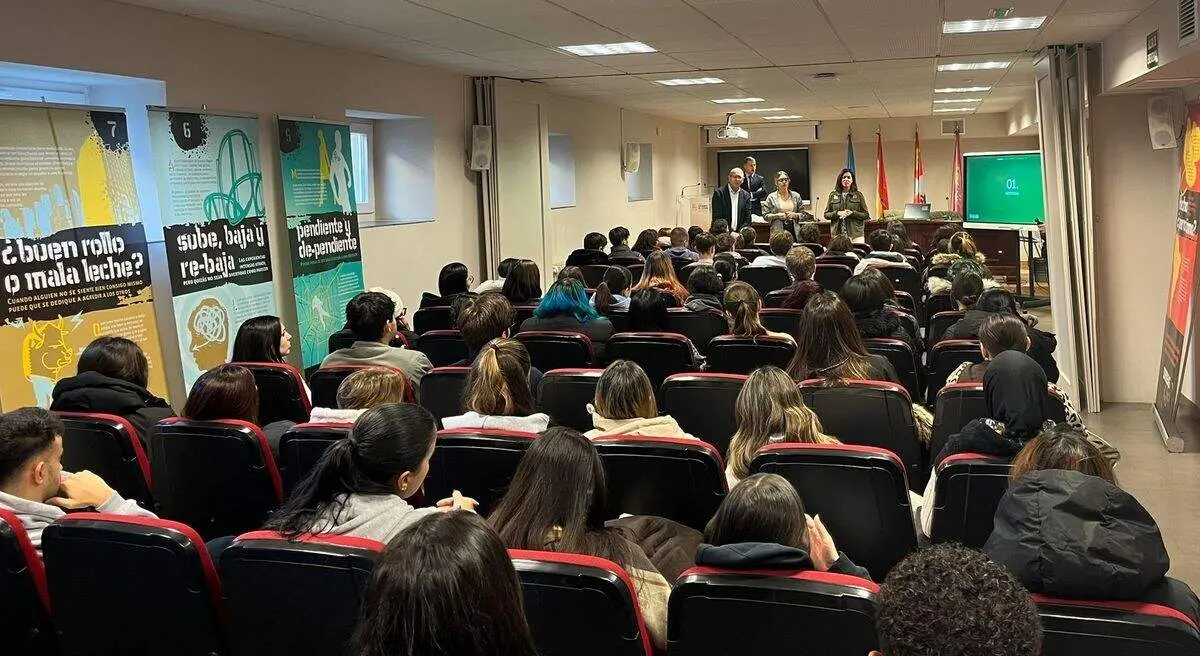 Un momento de la charla de 'Somos Hijolusa' con los alumnos del Ciudad de León en el programa CEL Emprende.
