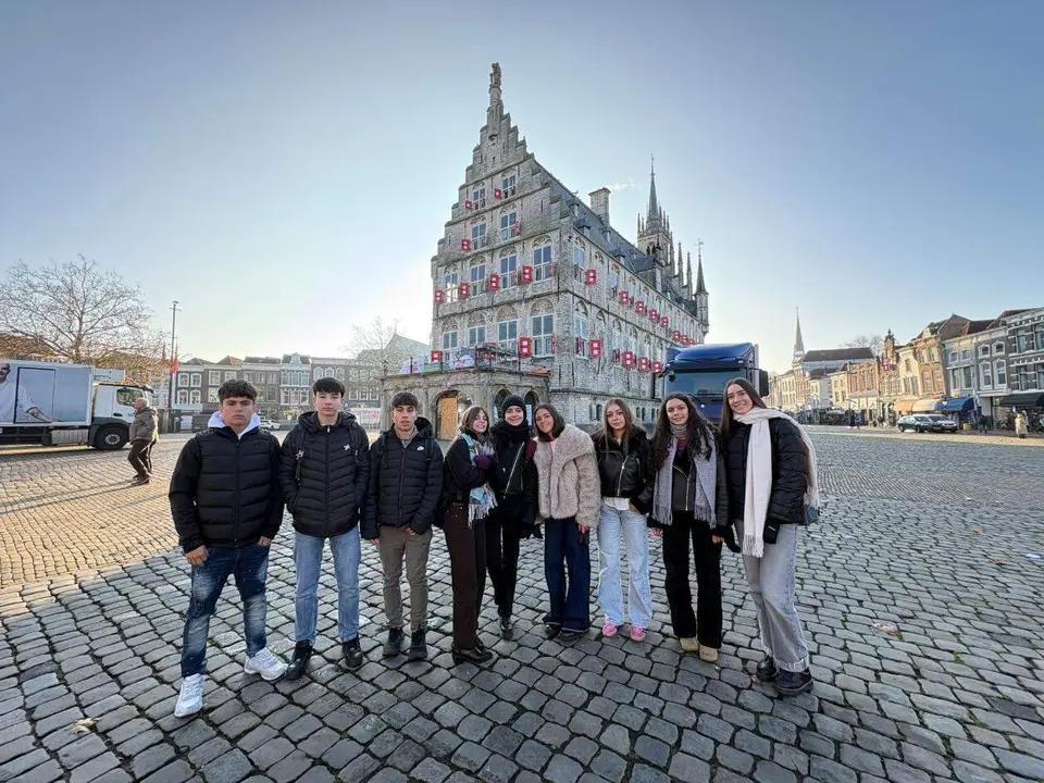 El grupo de estudiantes leoneses en Gouda durante una de sus salidas culturales por Países Bajos. Foto: Divina Pastora