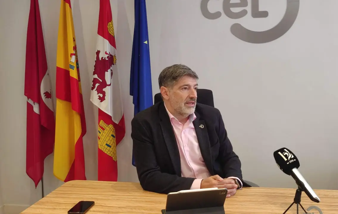 Julio César Álvarez durante la entrevista con Heraldo de León. Foto: M.A.G.